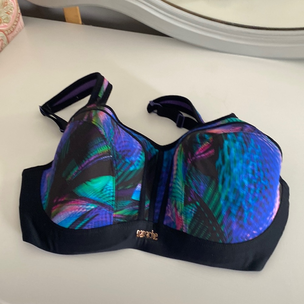 Beautiful vibrant print, underwire Panache sports bra.